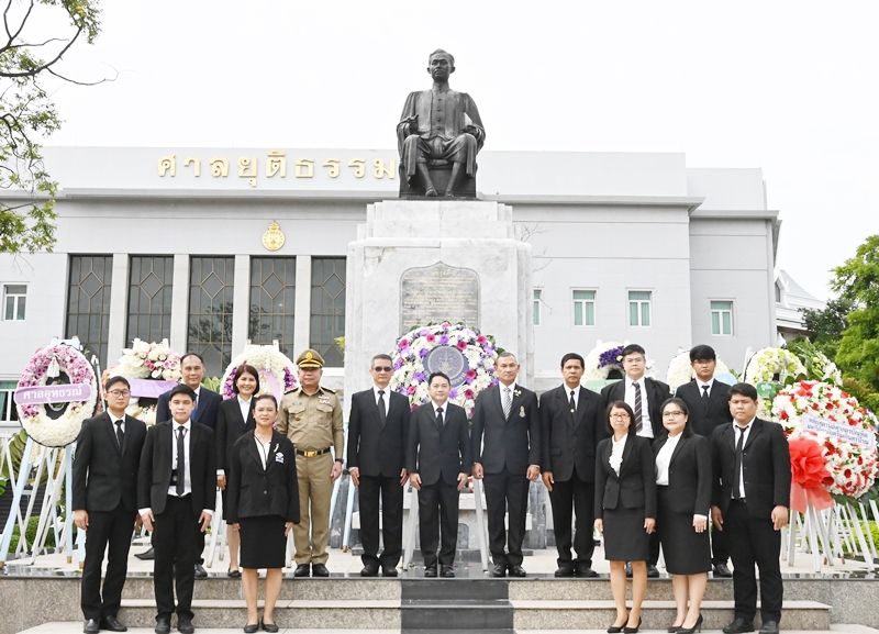  กรมบังคับคดี ร่วมพิธีวางพวงมาลาถวายสักการะพระอนุสาวรีย์ พระเจ้าบรมวงศ์เธอ กรมหลวงราชบุรีดิเรกฤทธิ์ “พระบิดาแห่งกฎหมายไทย” เนื่องในวันรพี ประจำปี ๒๕๖๖